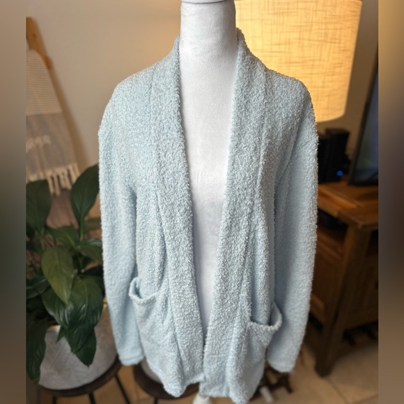 Fuzzy and soft knit sweater / cardigan - Picture 2 of 6